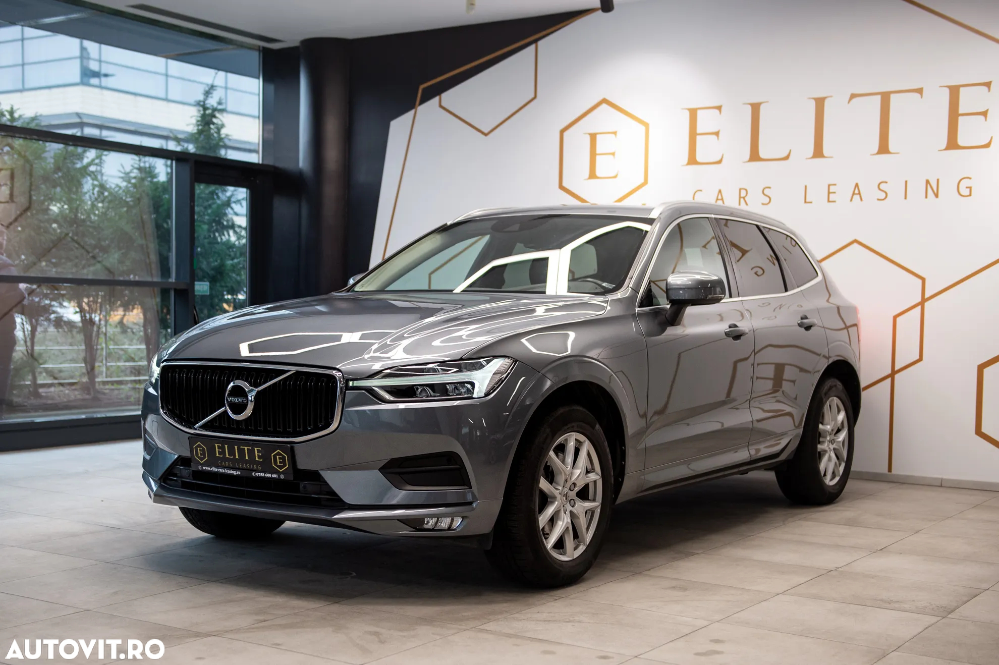 Volvo XC 60 B4 MHEV AWD Momentum Pro - 38