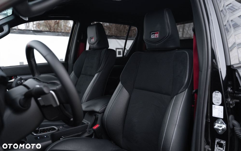 Toyota Hilux 2.8 D-4D Double Cab GR Sport II 4x4 - 24