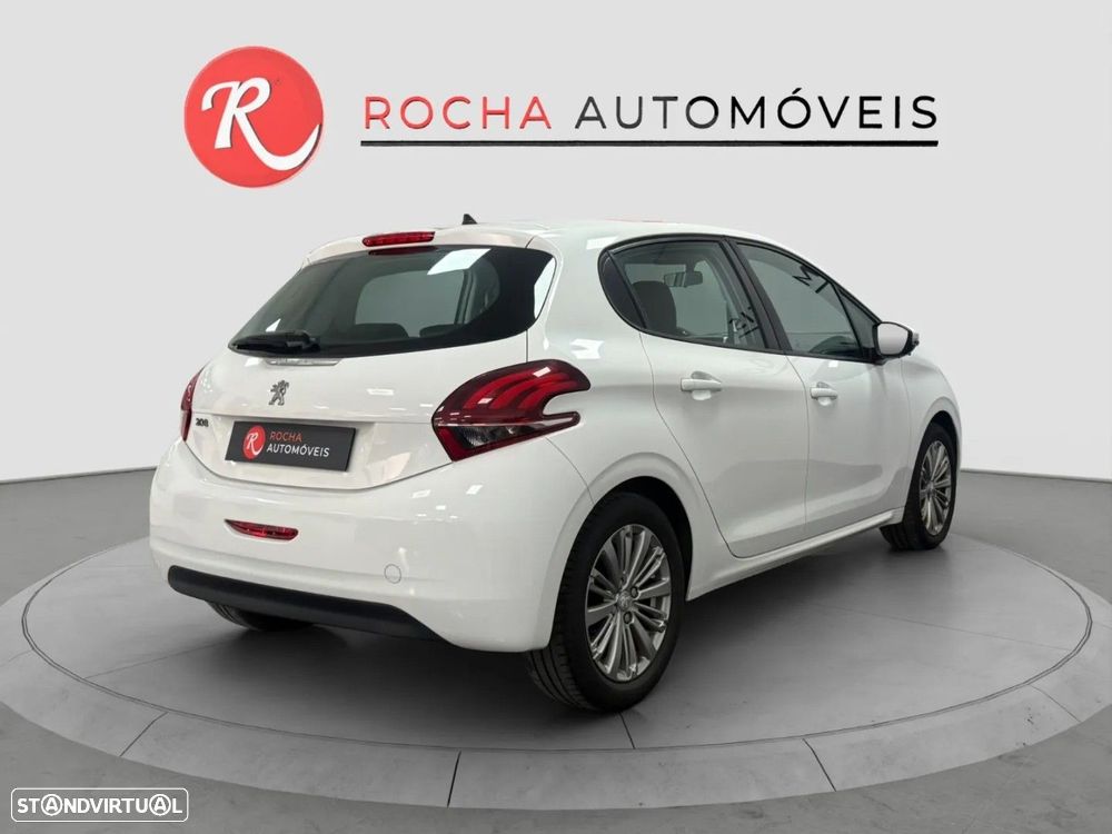 Peugeot 208 — photo 5