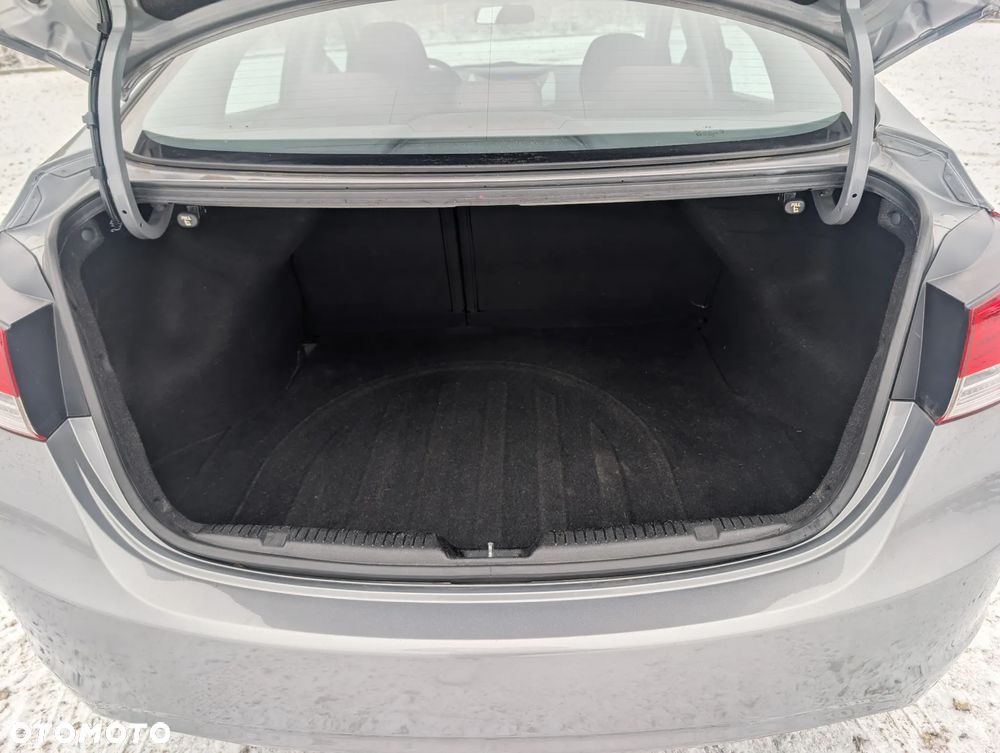 Hyundai Elantra 1.6 Comfort - 27