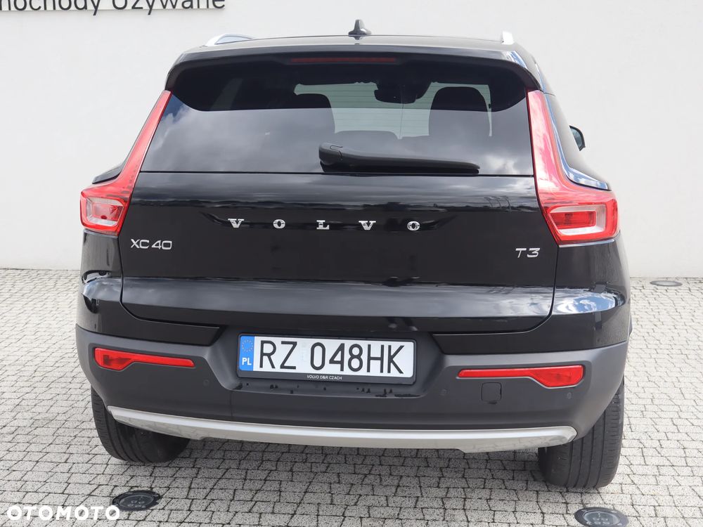 Volvo XC 40 T3 Momentum Pro - 4