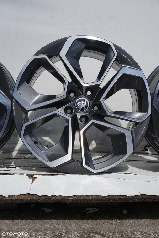 Skoda 5x112 19 7,5J et48 5E3601025S - 4