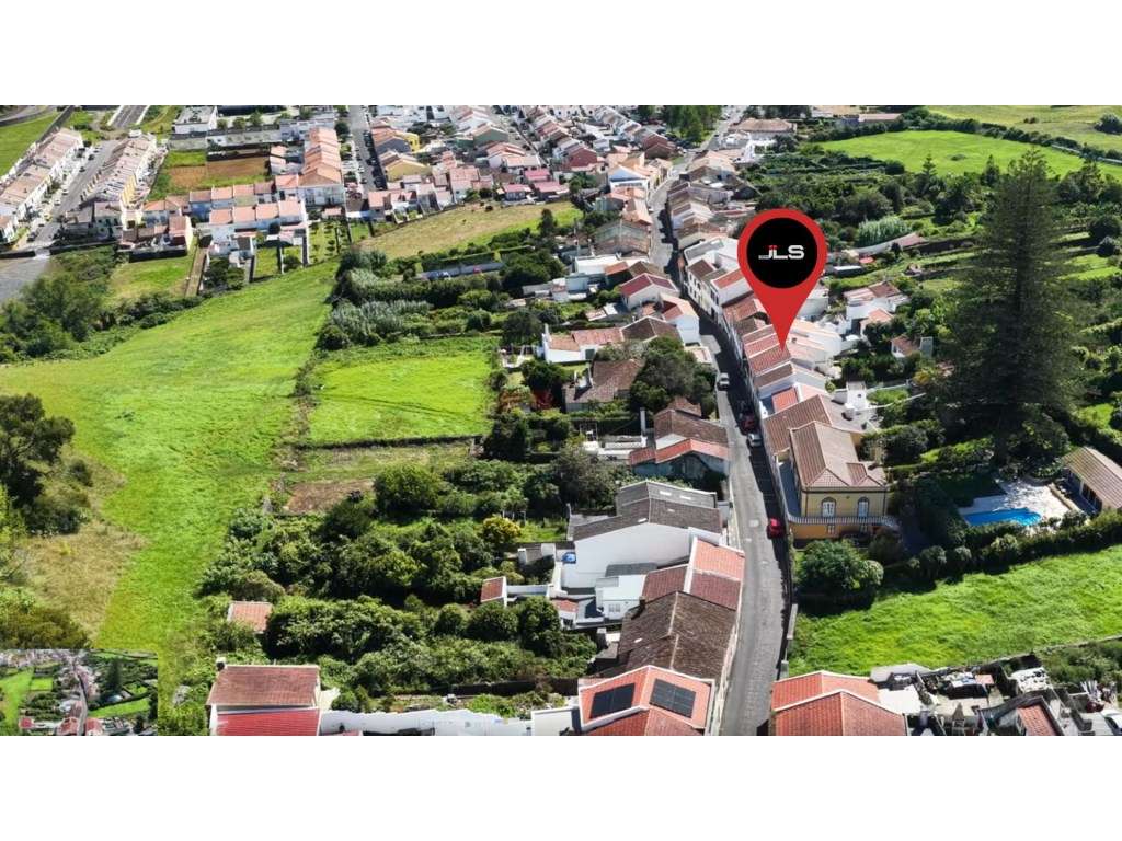 Moradia T4 com Sótão, Terraço e Amplo Quintal | Fajã de Cima, Ponta... - Grande imagem: 4/34