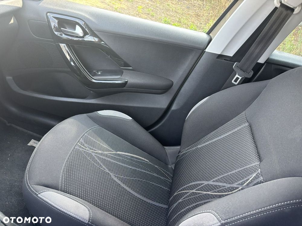 Peugeot 208 - 27