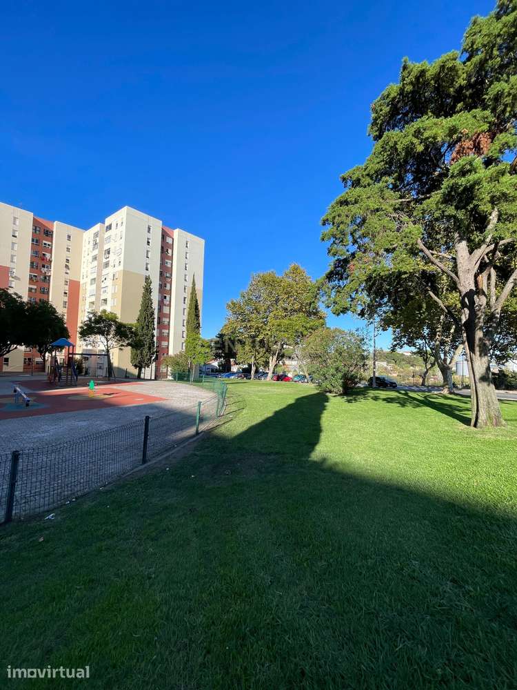 Apartamento T3 Remodelado com Excelentes Áreas, Varanda e Arrecadação - Grande imagem: 3/40