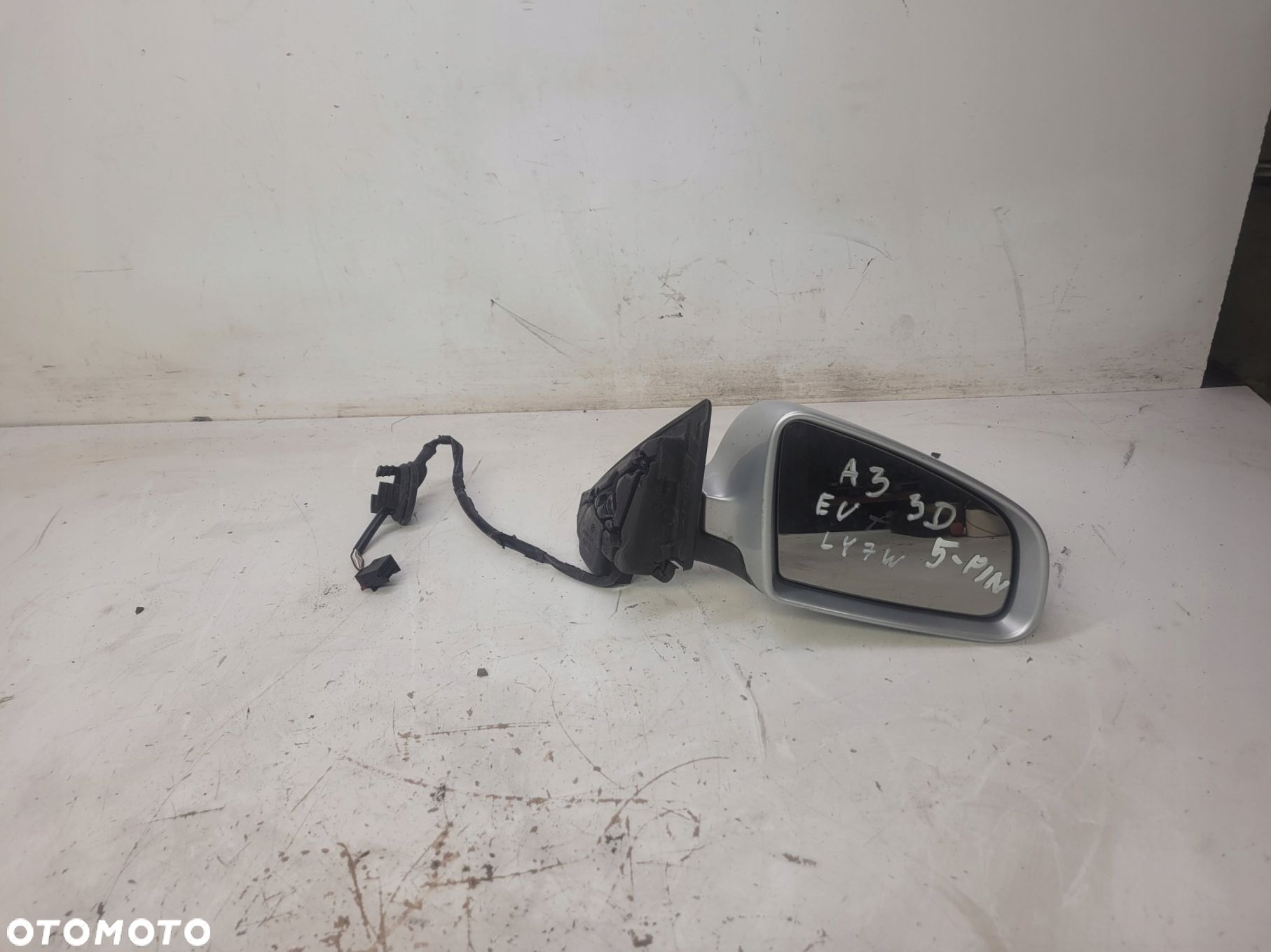 LUSTERKO ZEWNĘTRZNE PRAWE AUDI A3 8P LY7W EU 5-PIN - 1