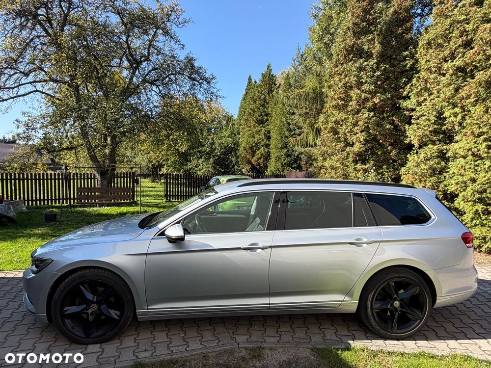 Volkswagen Passat - 1