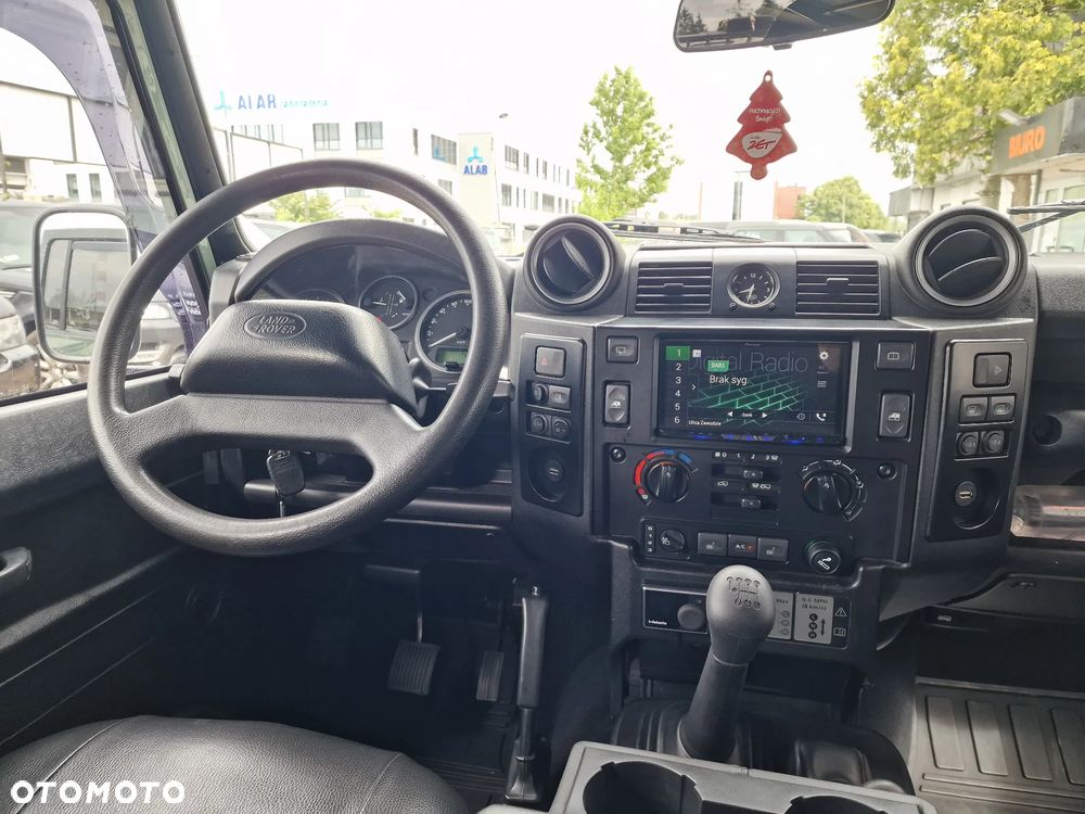 Land Rover Defender 2.4 TD4 SE - 29