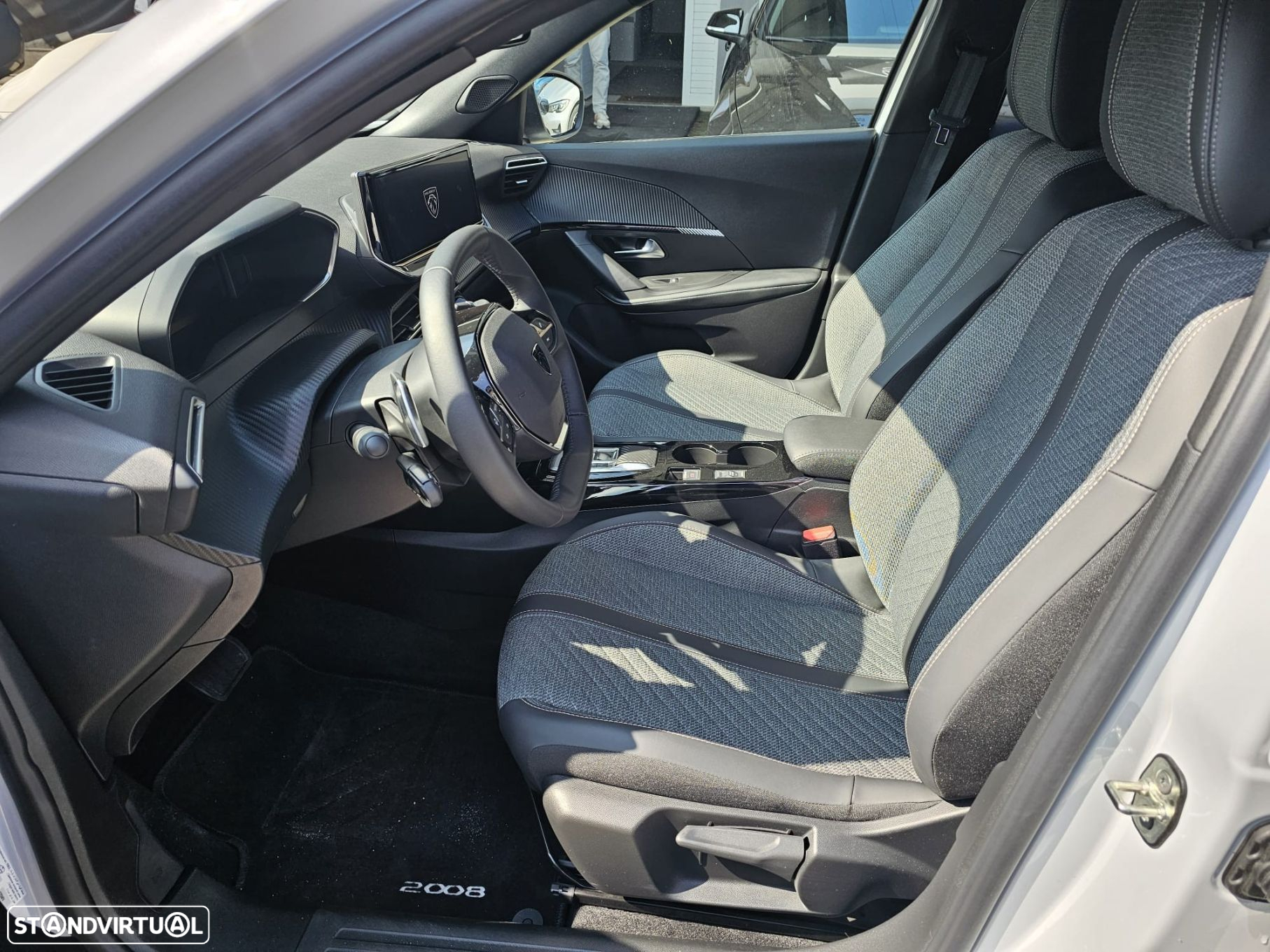 Peugeot 2008 1.2 PureTech Allure Pack EAT8 - 6
