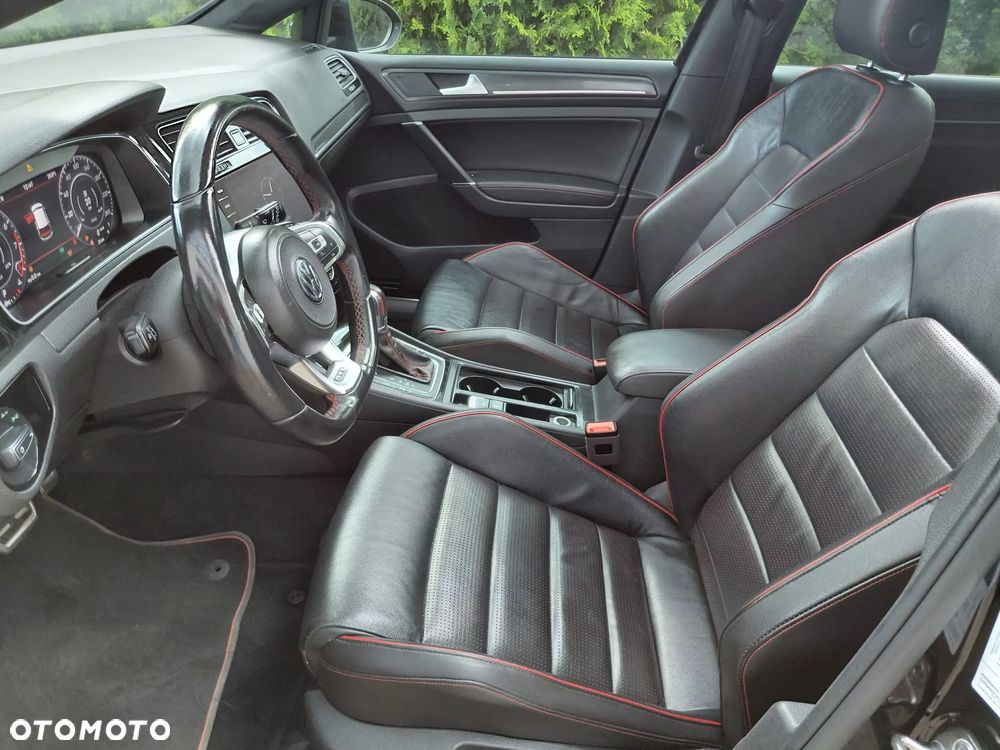 Volkswagen Golf - 33