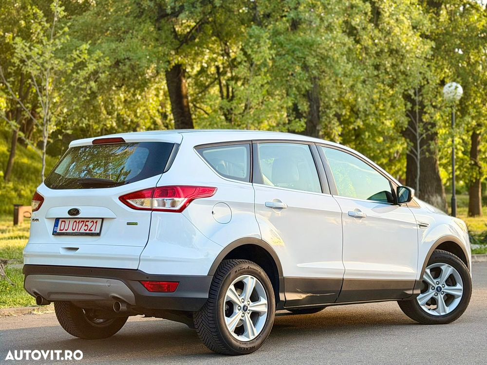 Ford Kuga 1.6 EcoBoost 2x4 Titanium - 4