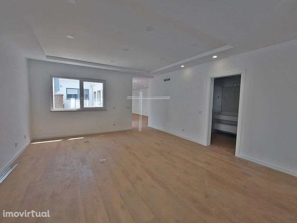 Moradia geminada com sotão, totalmente remodelada - Santo António d... - Grande imagem: 5/40