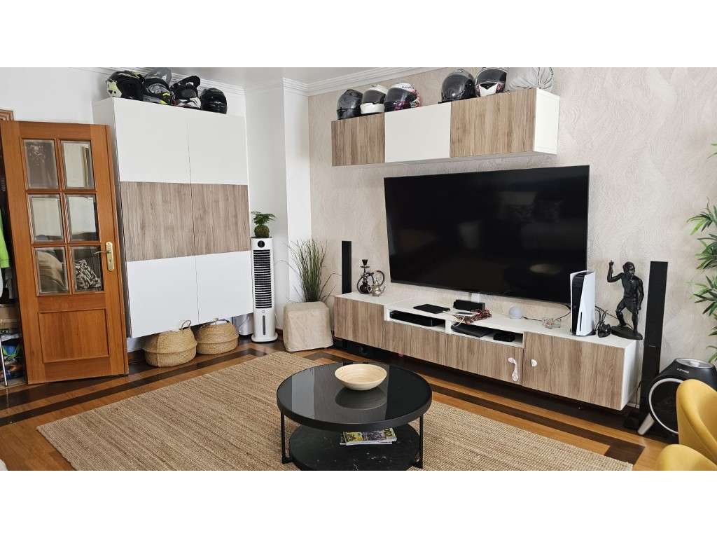 Apartamento T3 com Parqueamento em Camarate - Excelente Oportunidade - Grande imagem: 3/23