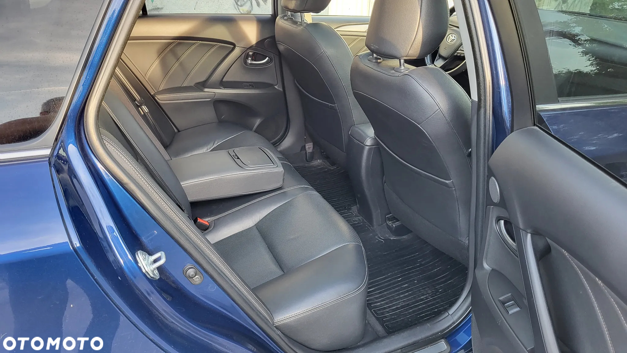 Toyota Avensis 2.0 D-4D Premium - 27