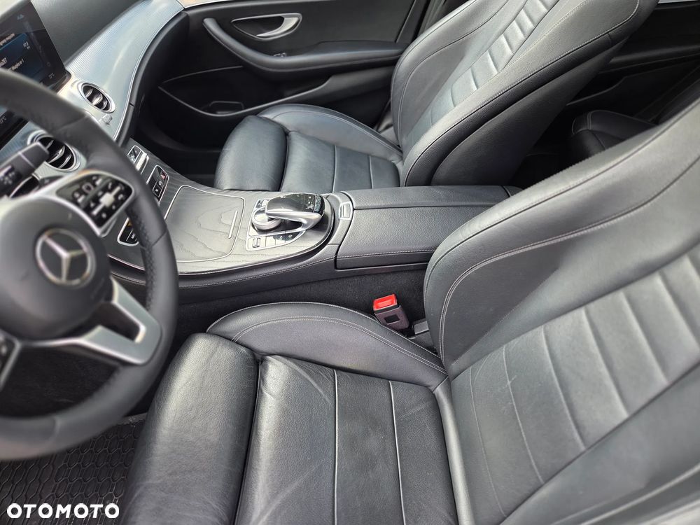 Mercedes-Benz Klasa E 220 d 4Matic T 9G-TRONIC - 16
