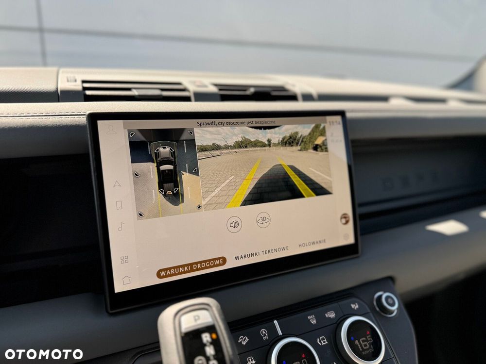 Land Rover Defender - 24