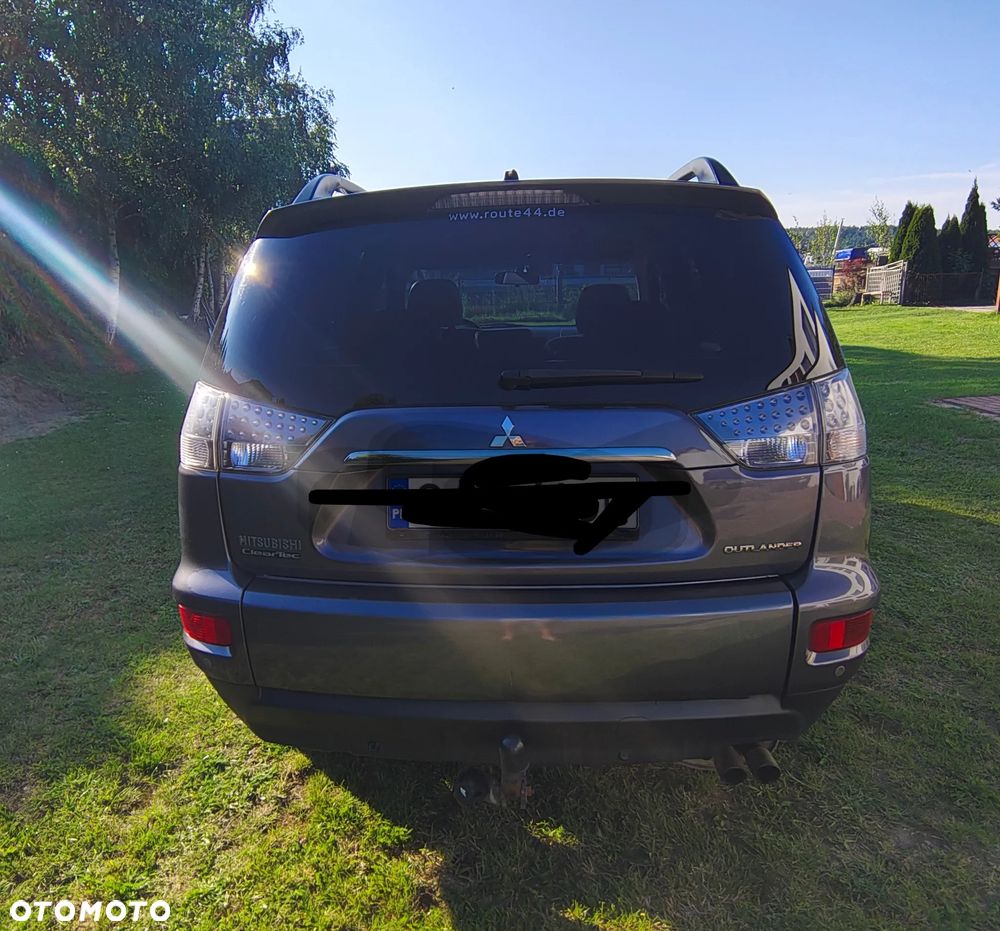 Mitsubishi Outlander - 2