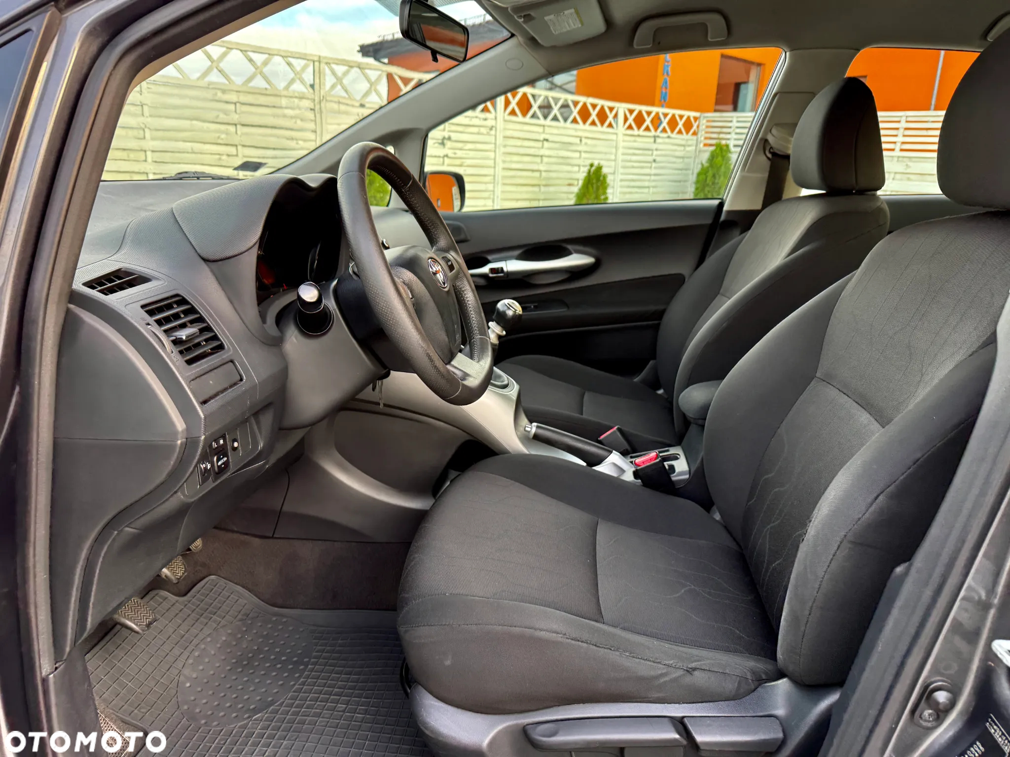 Toyota Auris 1.33 VVT-i Terra - 8