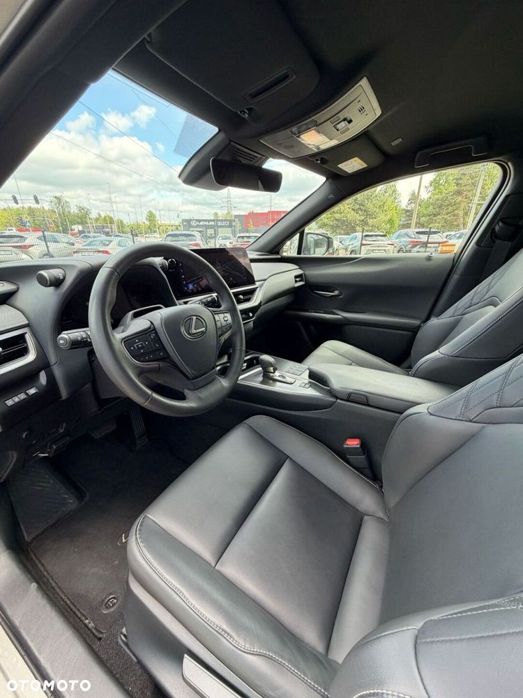 Lexus UX 300h F Sport Design - 13