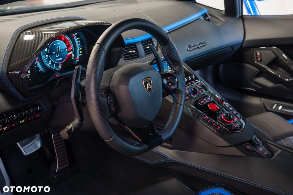 Lamborghini Aventador - 16