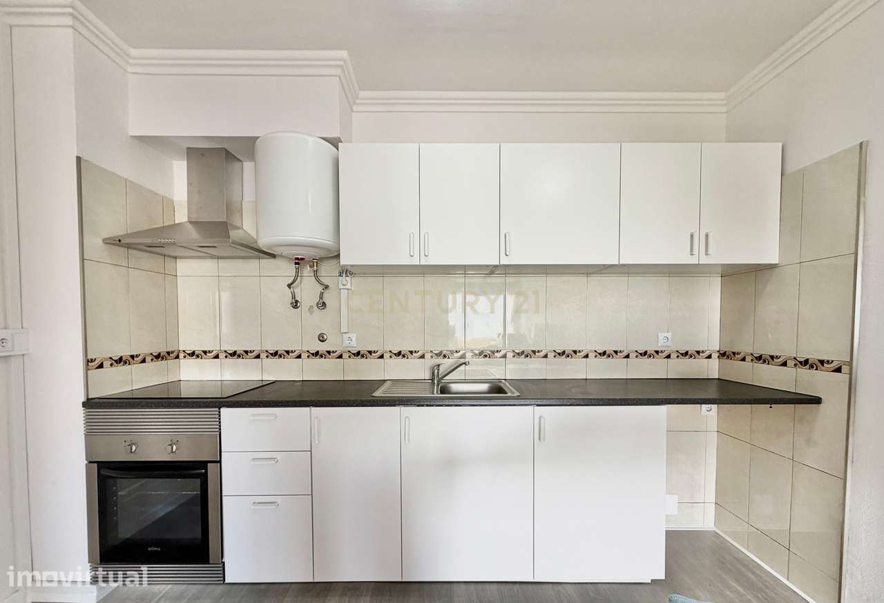 Apartamento T2 Totalmente Renovado | São Sebastião, Setúbal - Grande imagem: 2/18
