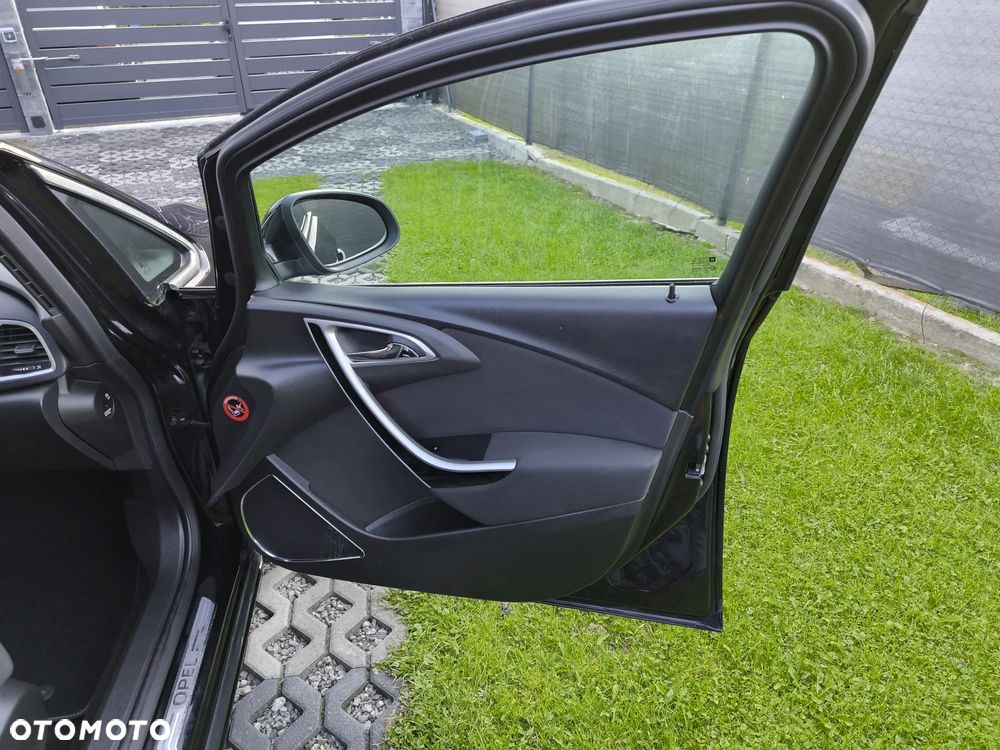 Opel Astra 1.6 Turbo Cosmo - 11