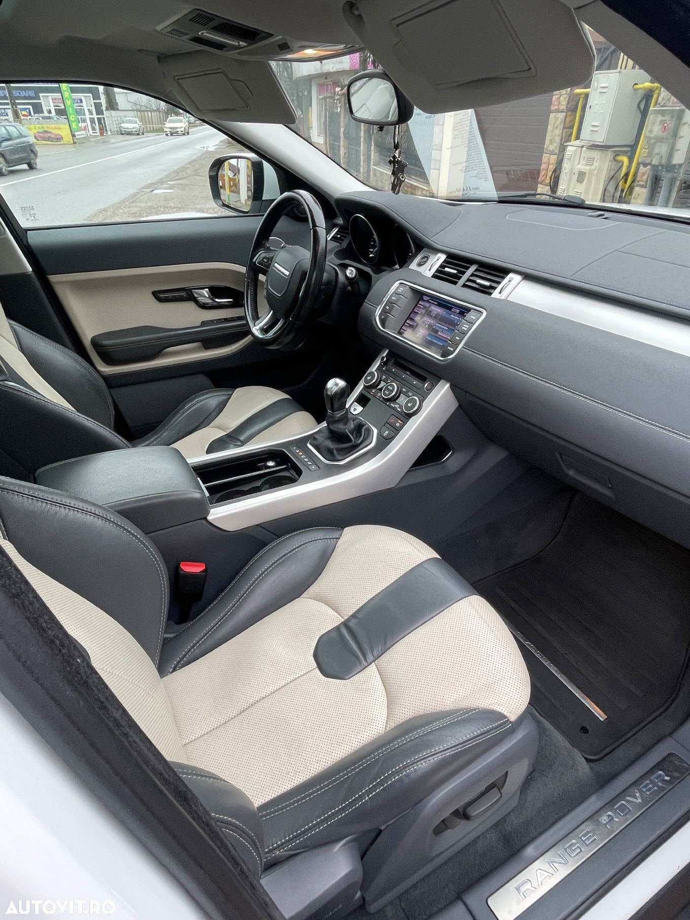 Land Rover Range Rover Evoque - 30