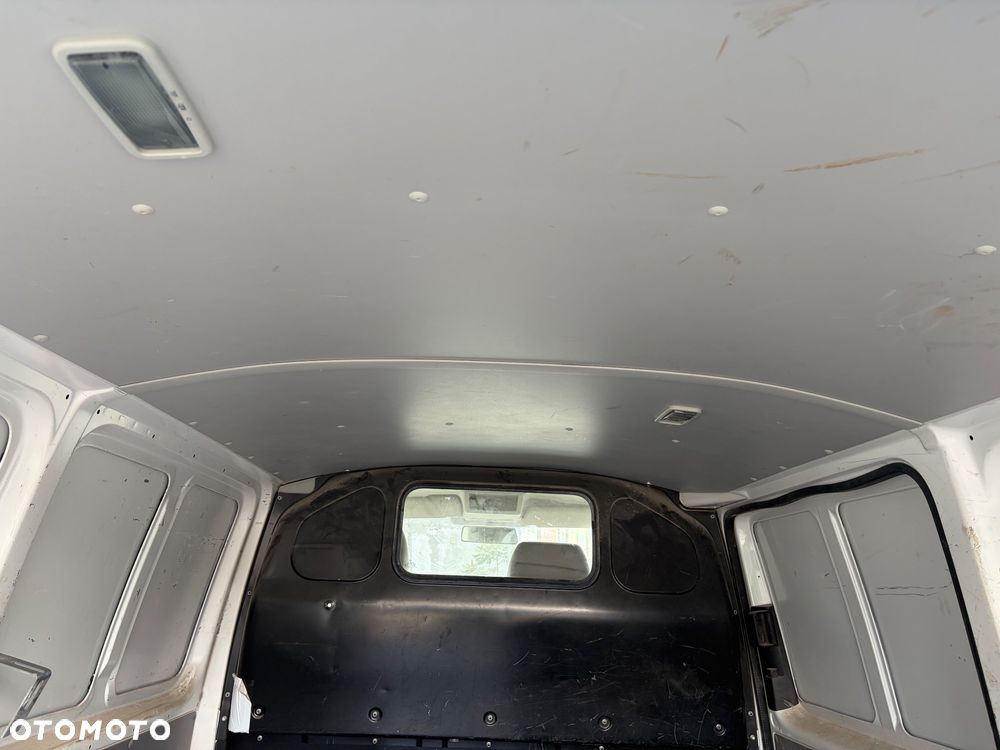 Volkswagen T5 - 15