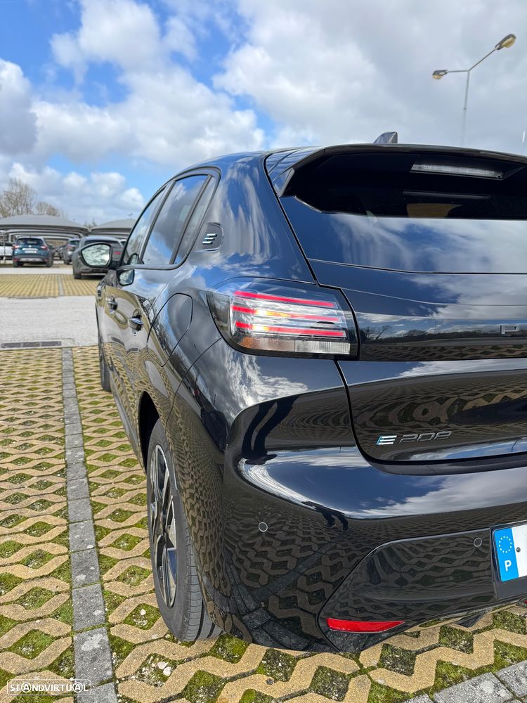 Peugeot e-208 Allure - 8