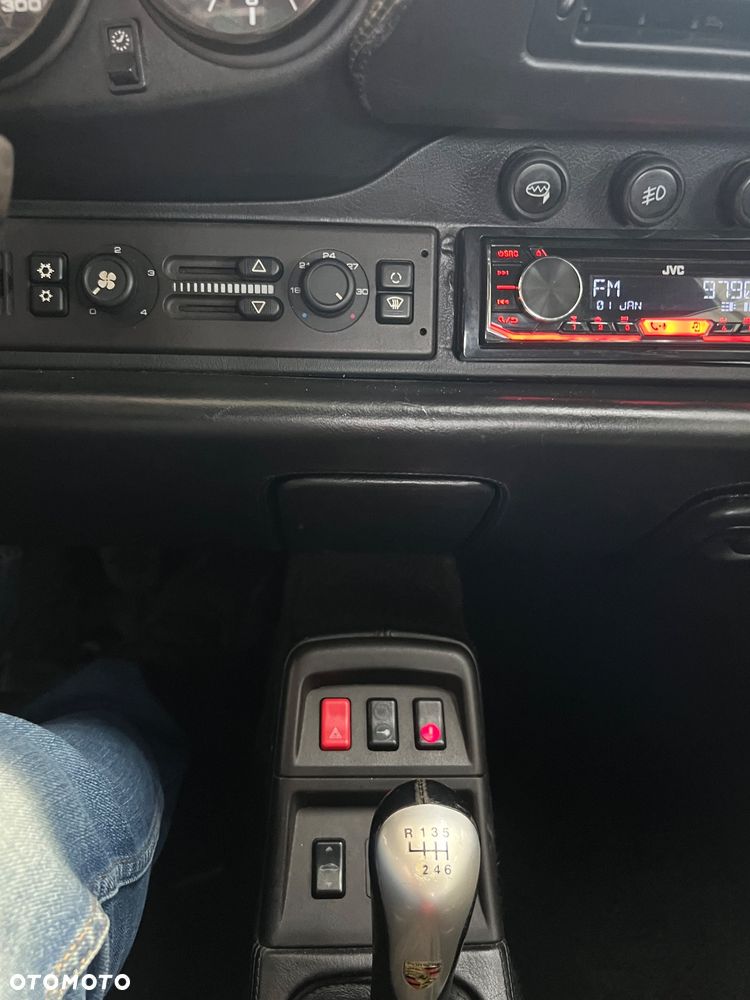 Porsche 911 Carrera - 36