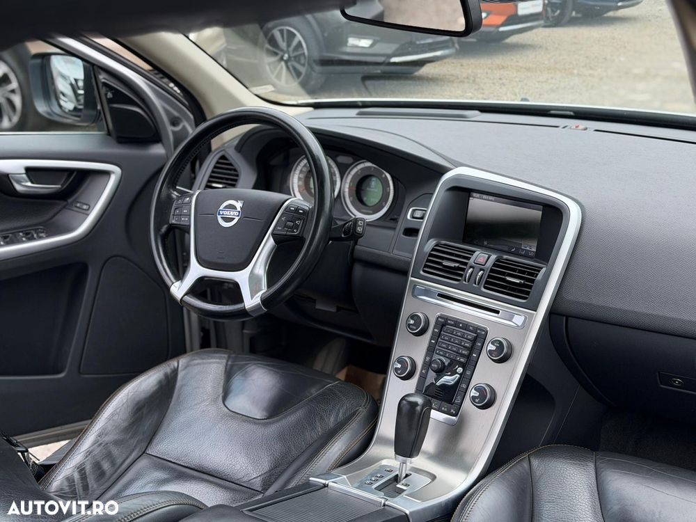 Volvo XC 60 D5AWD Ocean Race - 17