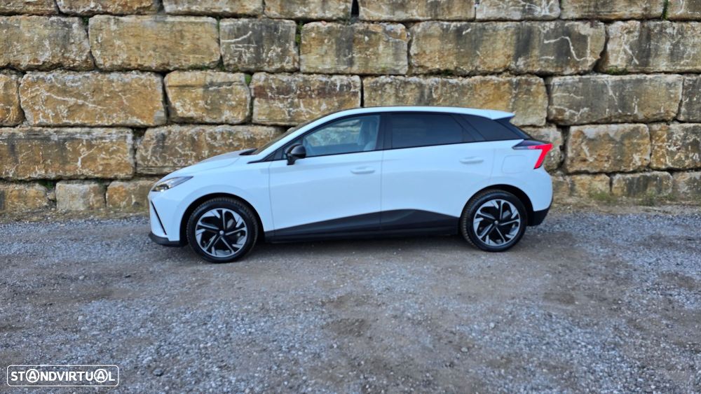 MG MG4 64 kWh Luxury - 3