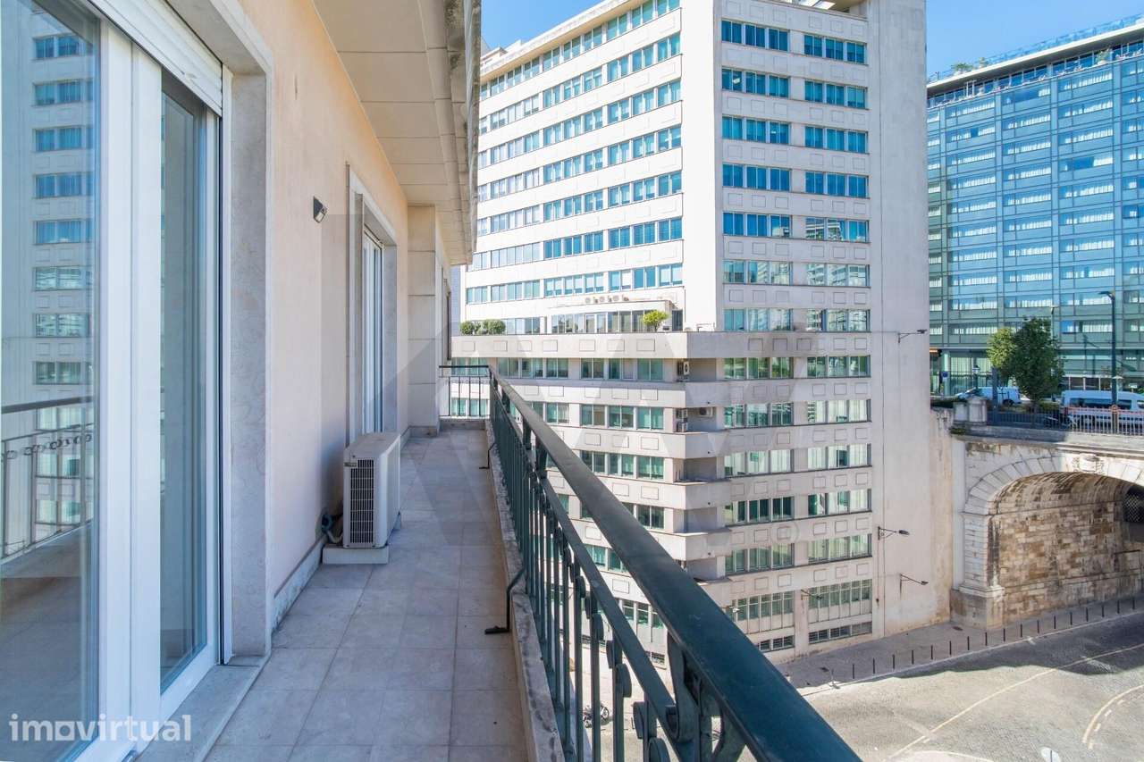 T1 Renovado com Longa Varanda, Vista para os Jardins do Palácio Sotto - Grande imagem: 2/33