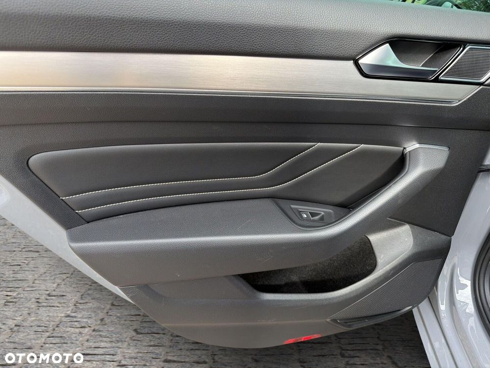 Volkswagen Passat - 34