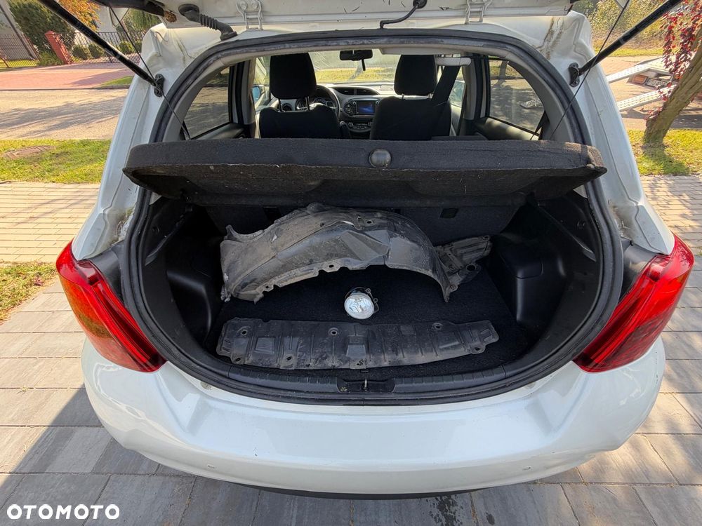 Toyota Yaris Hybrid 100 Dynamic - 24
