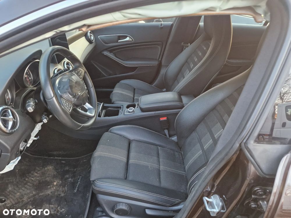 Mercedes-Benz CLA 220 4Matic 7G-DCT UrbanStyle Edition - 9