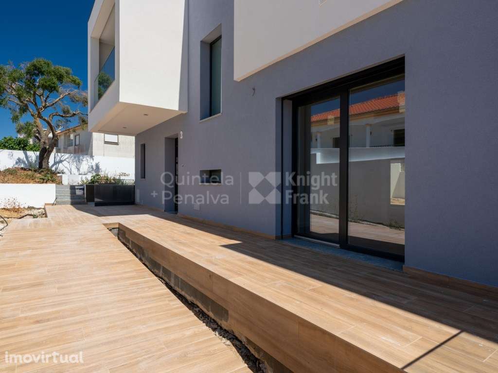 Moradia T4 com jardim e piscina privativa em Manique - Grande imagem: 2/33