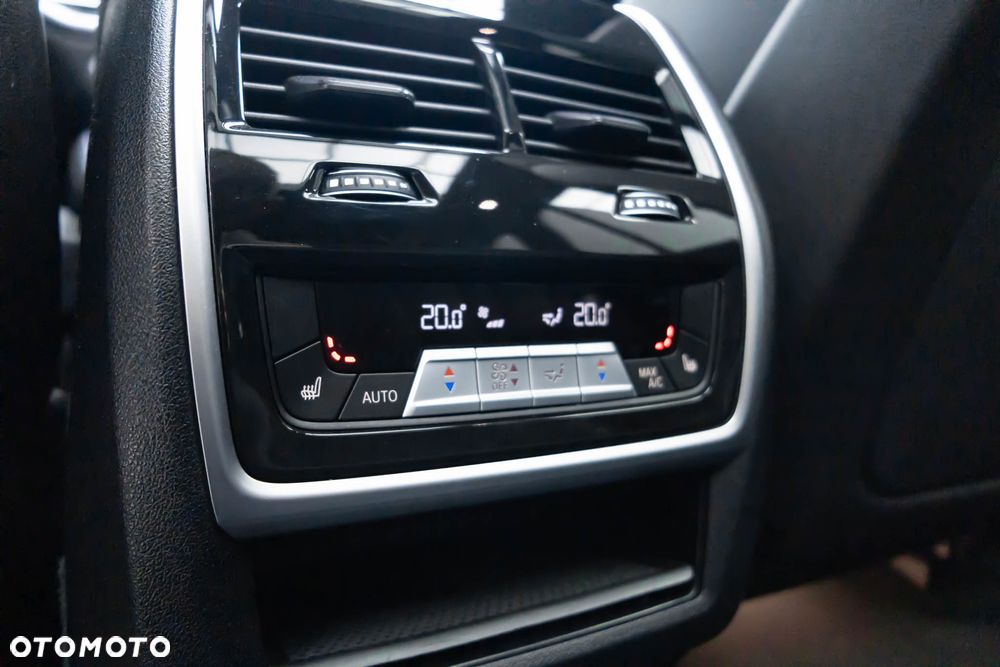 BMW X5 xDrive30d mHEV - 37