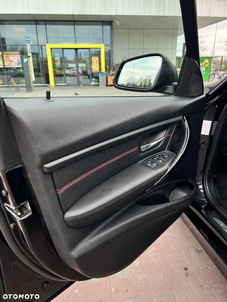 BMW Seria 3 328i Sport Line - 10