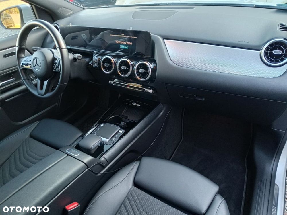 Mercedes-Benz GLA - 27