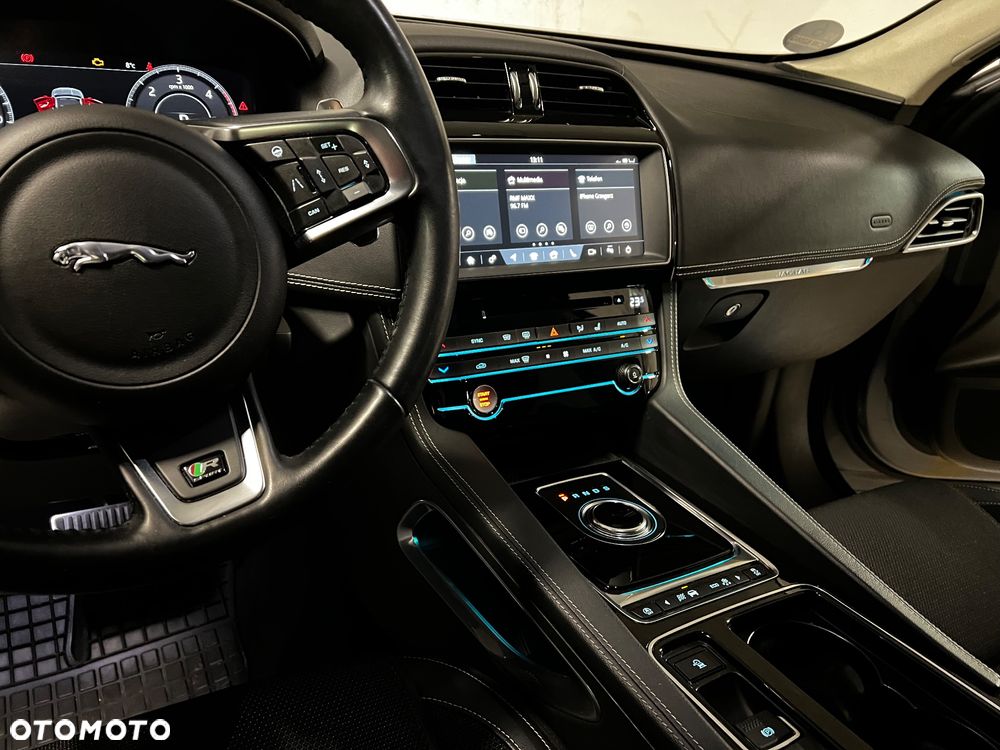 Jaguar F-Pace 2.0 i4D AWD R-Sport - 6