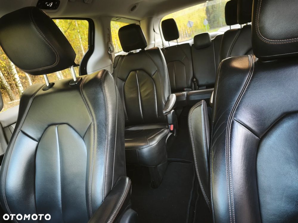 Chrysler Pacifica - 22