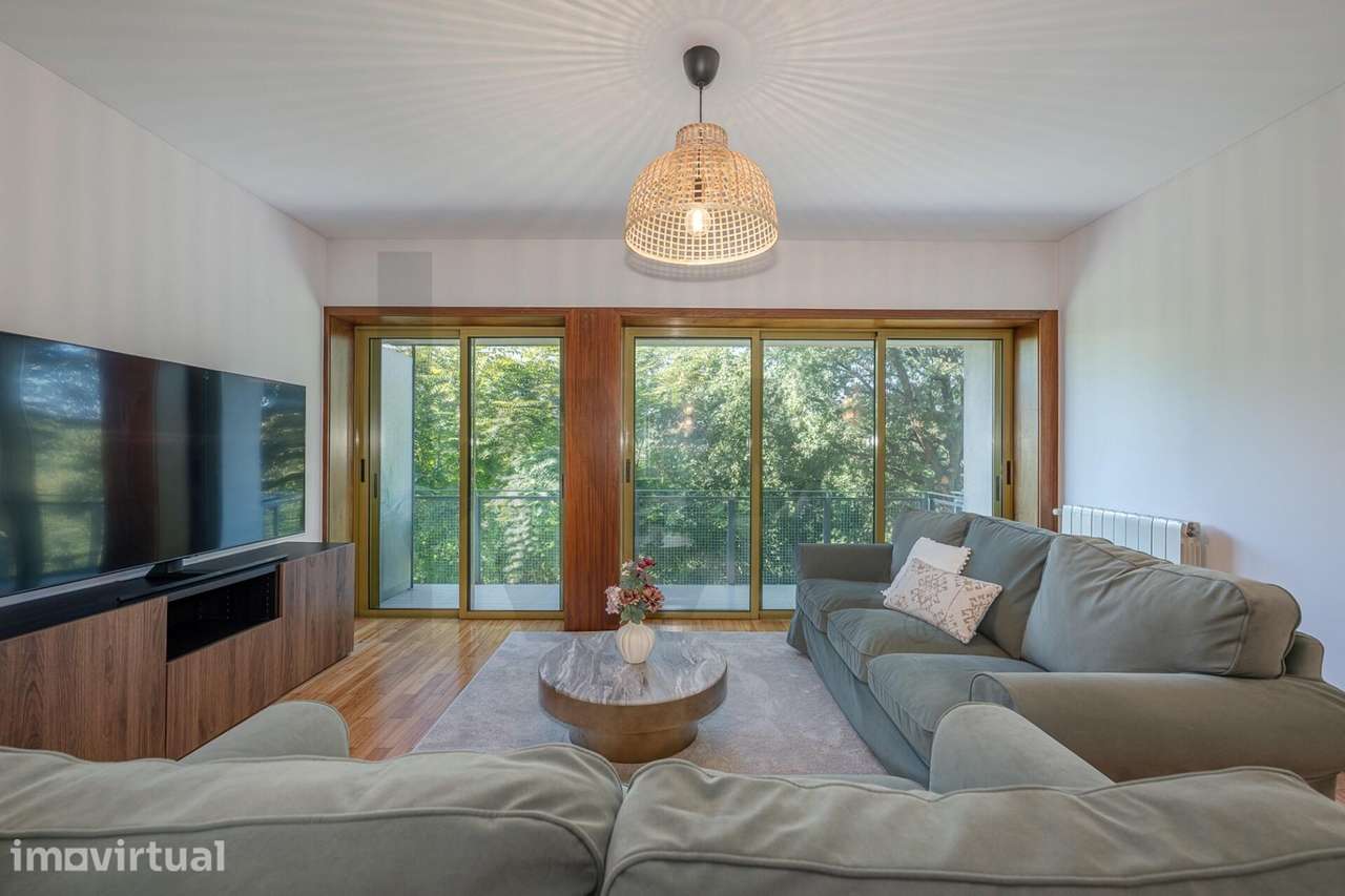 T2 em Creixomil Guimarães com 2 casas de banho, suite, 3 varandas e ga - Grande imagem: 3/31