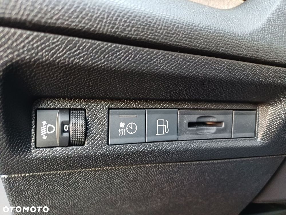 Peugeot 408 - 26