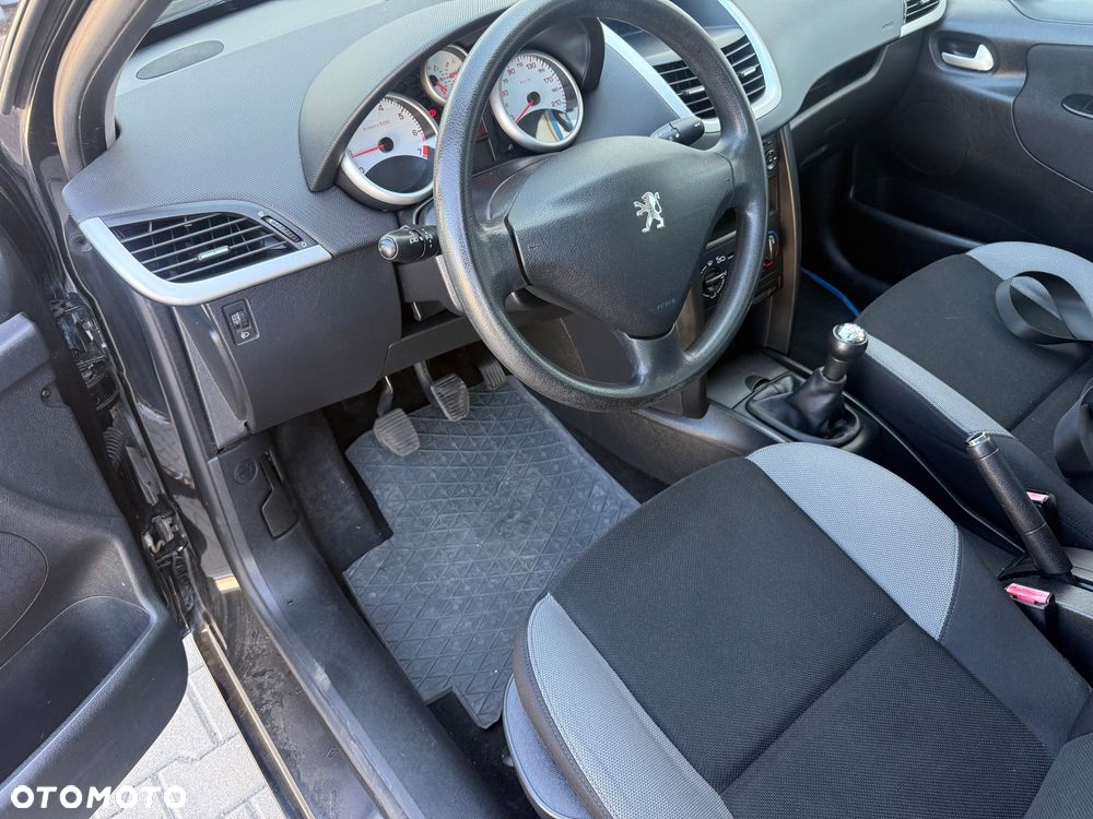 Peugeot 207 1.4 16V Trendy - 10
