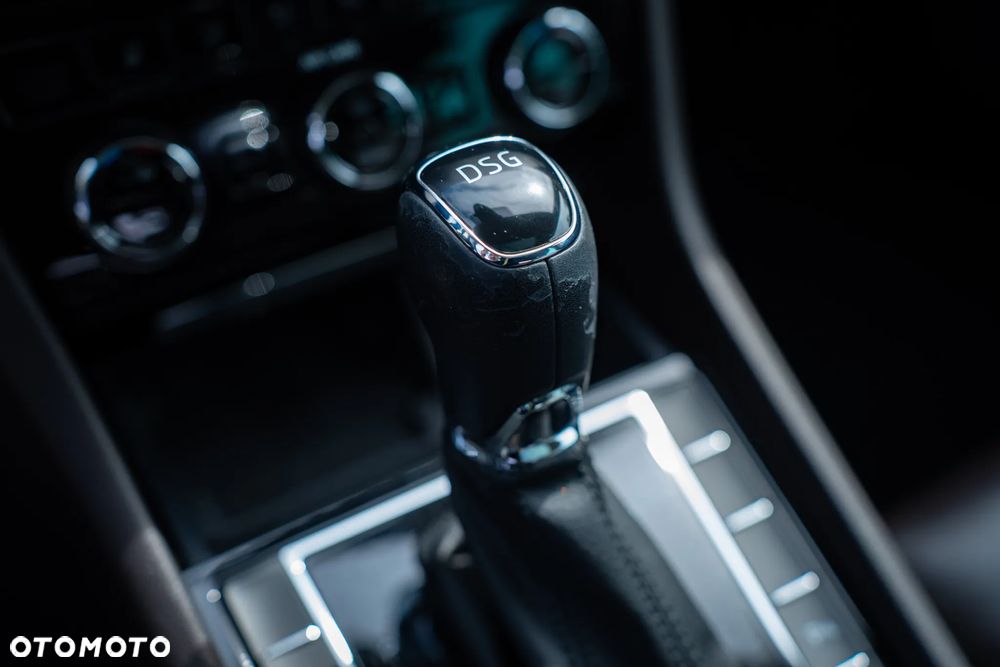 Skoda Superb 2.0 TDI L&K DSG - 28