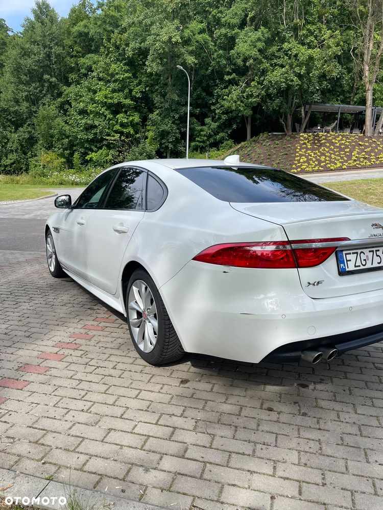 Jaguar XF 2.0 i4D R-Sport - 4
