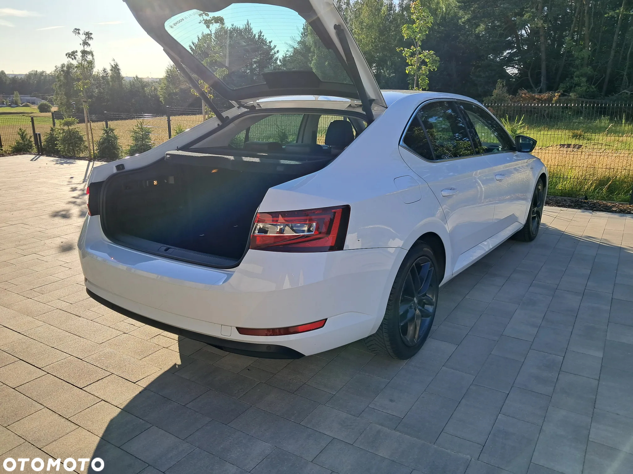 Skoda Superb 2.0 TDI L&K DSG - 24