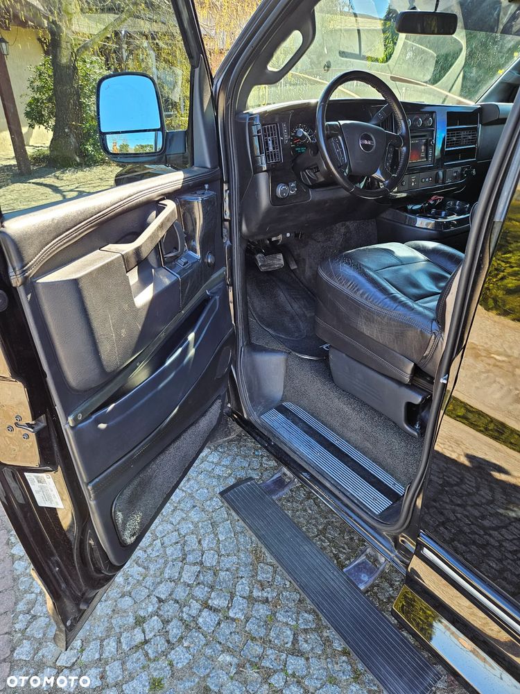 GMC Savana - 7
