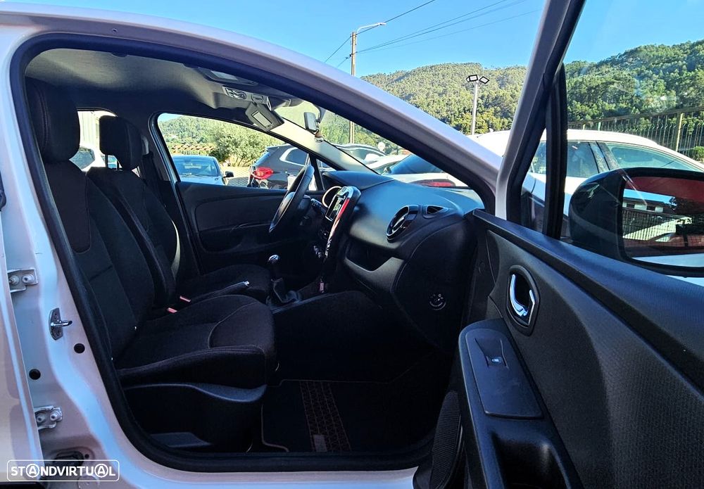 Renault Clio 1.2 16V 75 LIMITED - 20